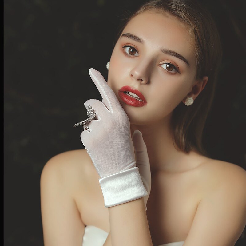 Années 60 Gants Glamour Satin Blanc - Ma Penderie Vintage