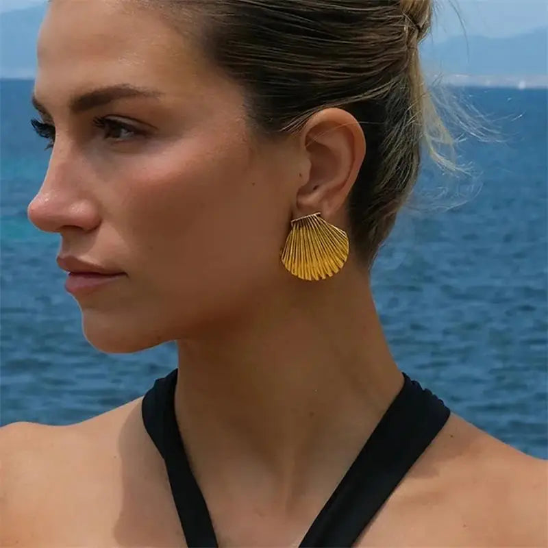 Années 80 Boucles d'oreilles Dorées Coquillage Brutaliste - Ma Penderie Vintage