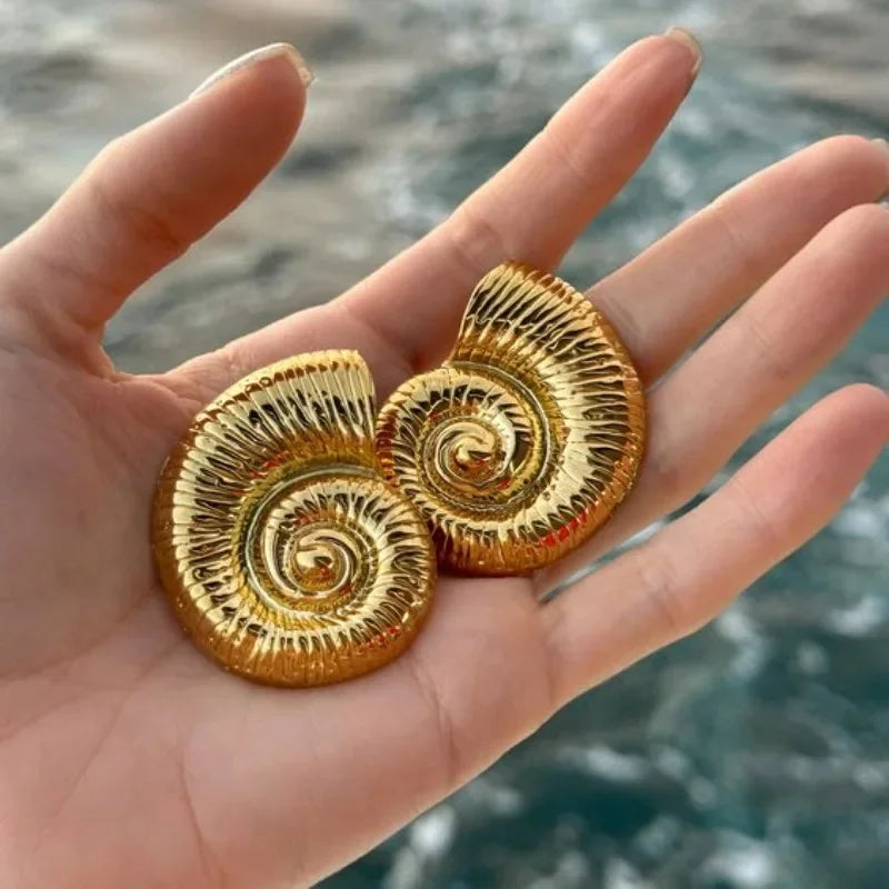 Années 80 Boucles d'oreilles Dorées Coquillage Brutaliste - Ma Penderie Vintage