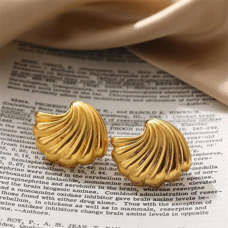 Années 80 Boucles d'oreilles Dorées Coquillage Brutaliste - Ma Penderie Vintage