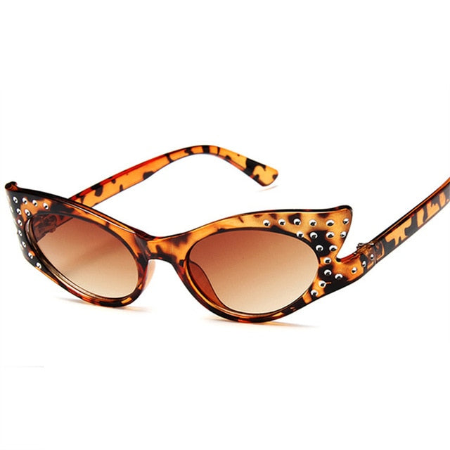 <tr 0>   <tc>L</tc>Studs Cat Eye Sunglasses